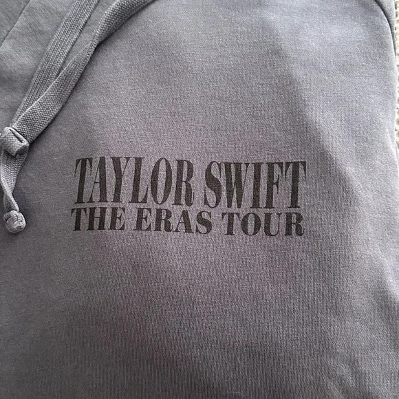 Official Taylor Swift The Eras Tour 2023/2024 Hoodie - Picture 4 of 4